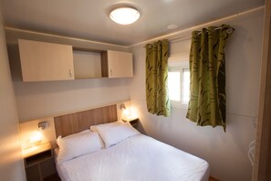 Mobile Home, 3 Bedrooms | In-room safe, soundproofing