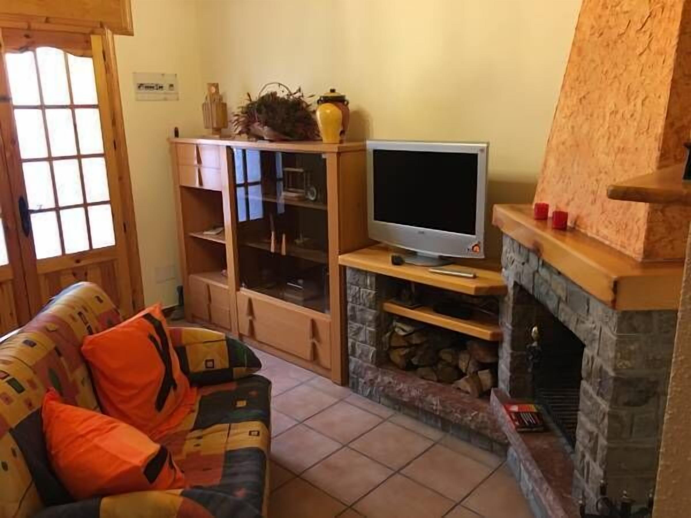 apartment, 3 bedrooms | living area | flat-screen tv