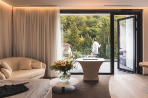 Suite avec Terrasse et accès Spa inclus | Frigobar, cofres nos quartos, quartos à prova de som