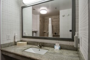 Bathroom - Hampton Inn West Monroe (Monroe)