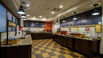 Ilmainen päivittäinen buffetaamiainen