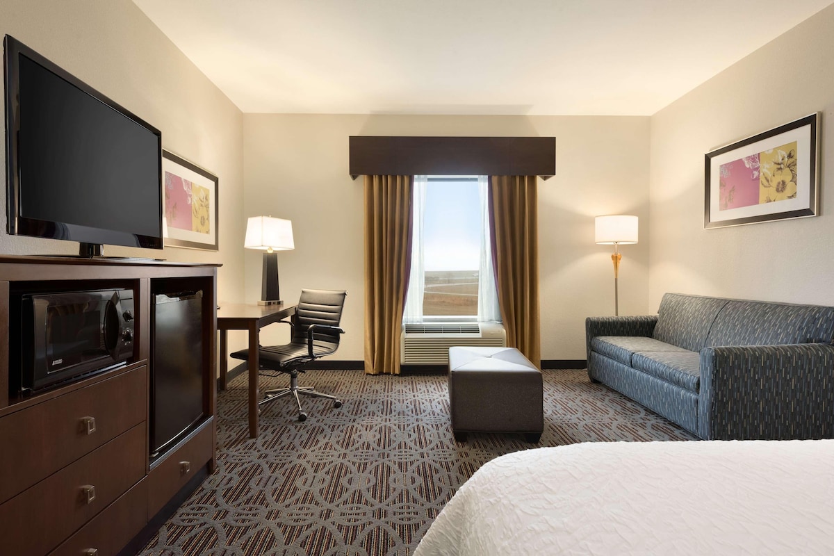 Premium bedding, pillowtop beds, desk, blackout drapes