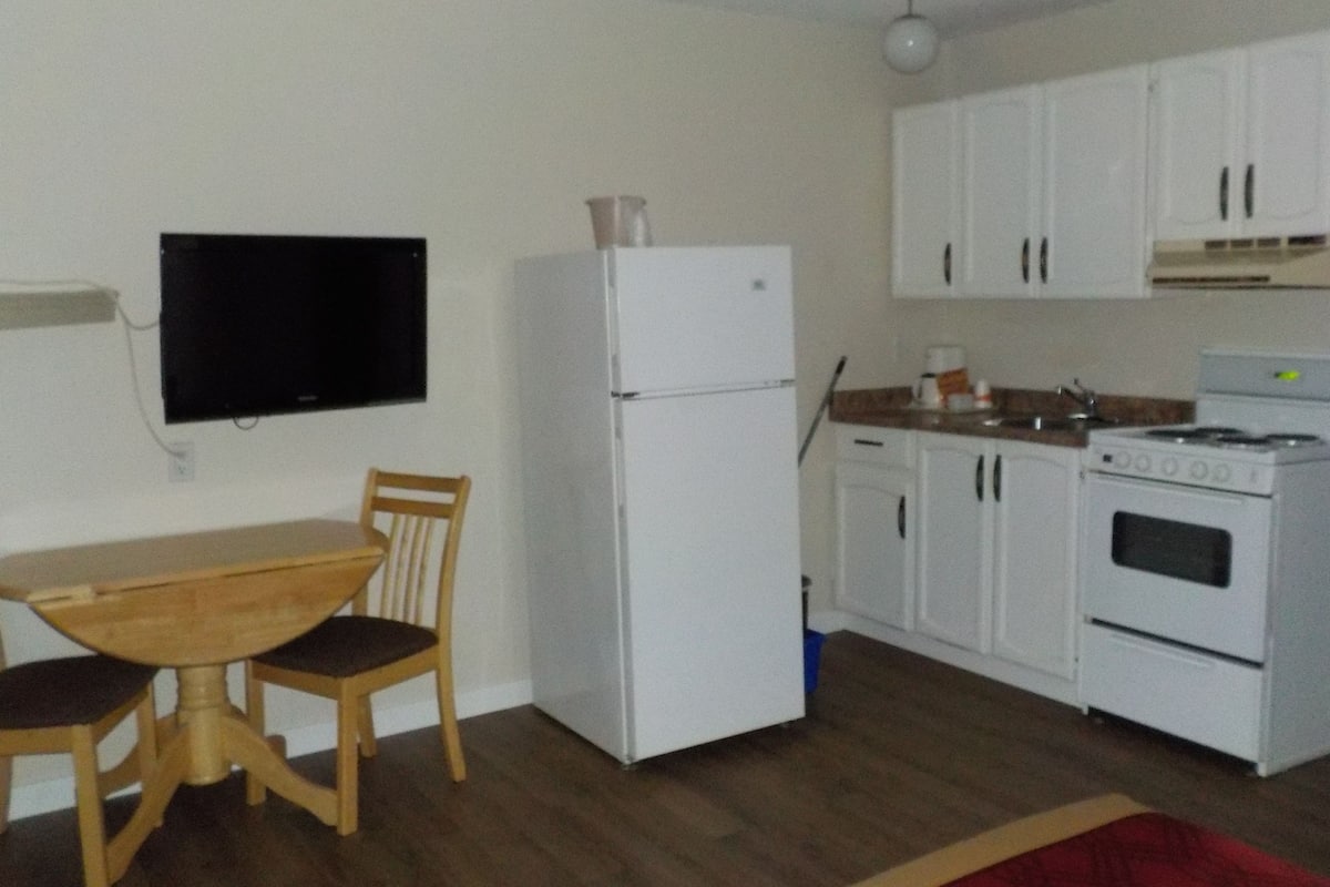 Efficiency, Suite, 2 Queen Beds, Non Smoking, Kitchen | Private kitchen | Fridge, microwave, coffee/tea maker