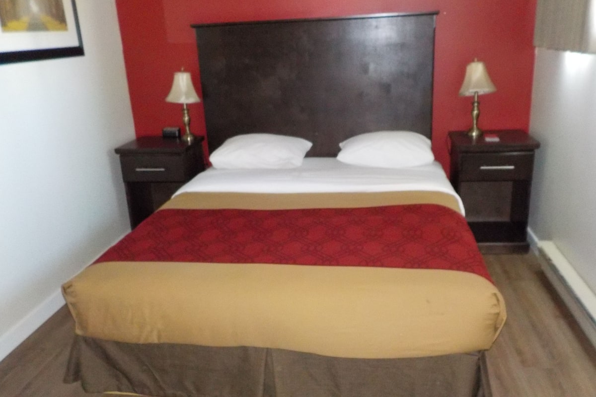 Standard Room | Desk, free WiFi, bed sheets, alarm clocks