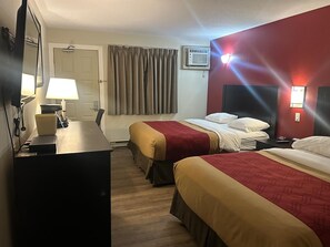 Escritorio, wifi gratis, ropa de cama y despertador 