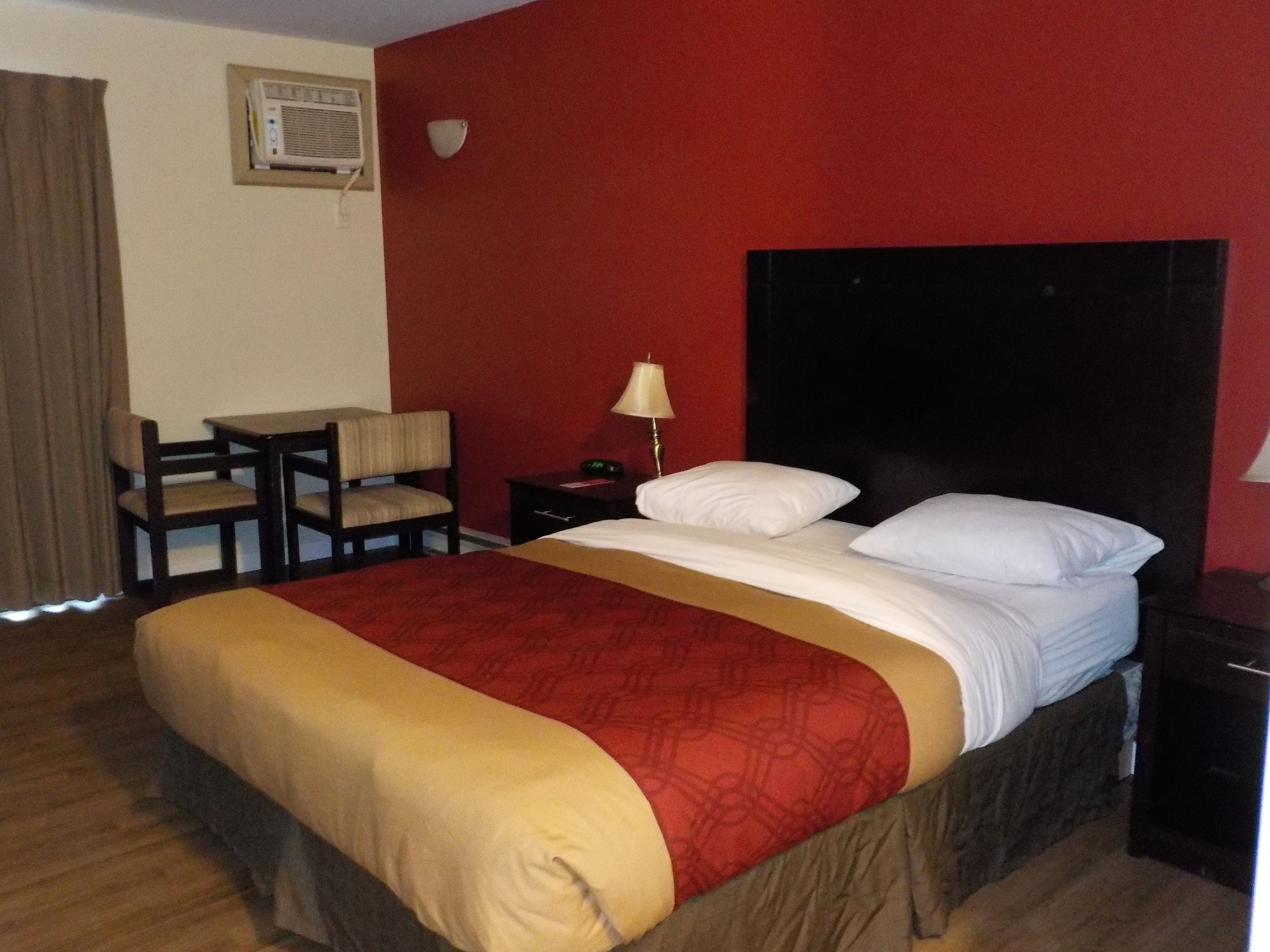 مكتب وواي فاي مجانًا وملاءات أسرّة ومُنبهات