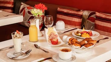 Lunch and dinner served