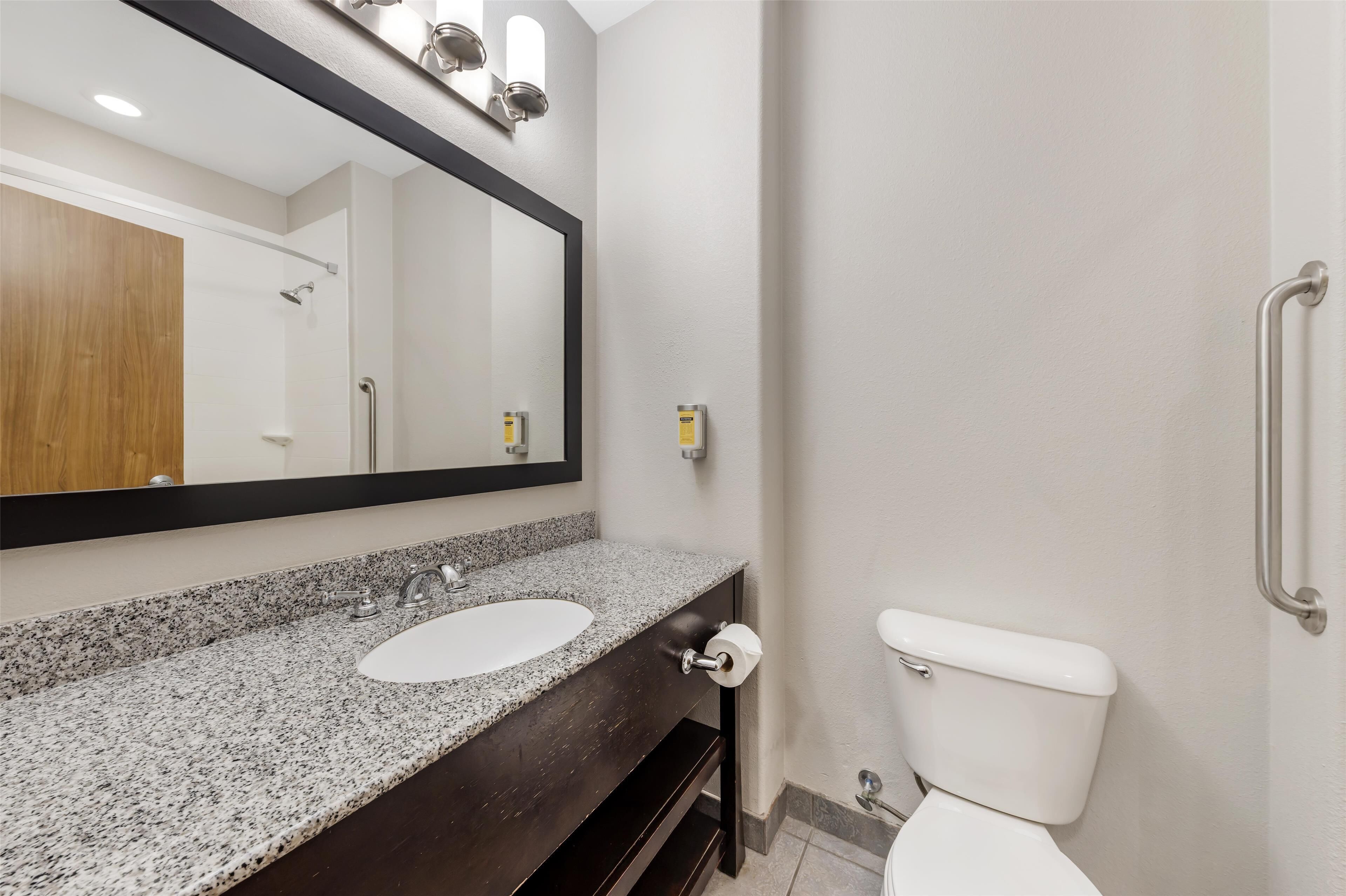 combined shower/bathtub, free toiletries, hair dryer, towels