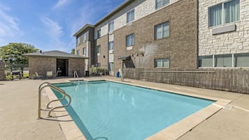 Outdoor pool, sun loungers