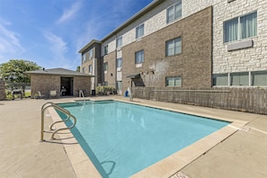 Outdoor pool, pool loungers