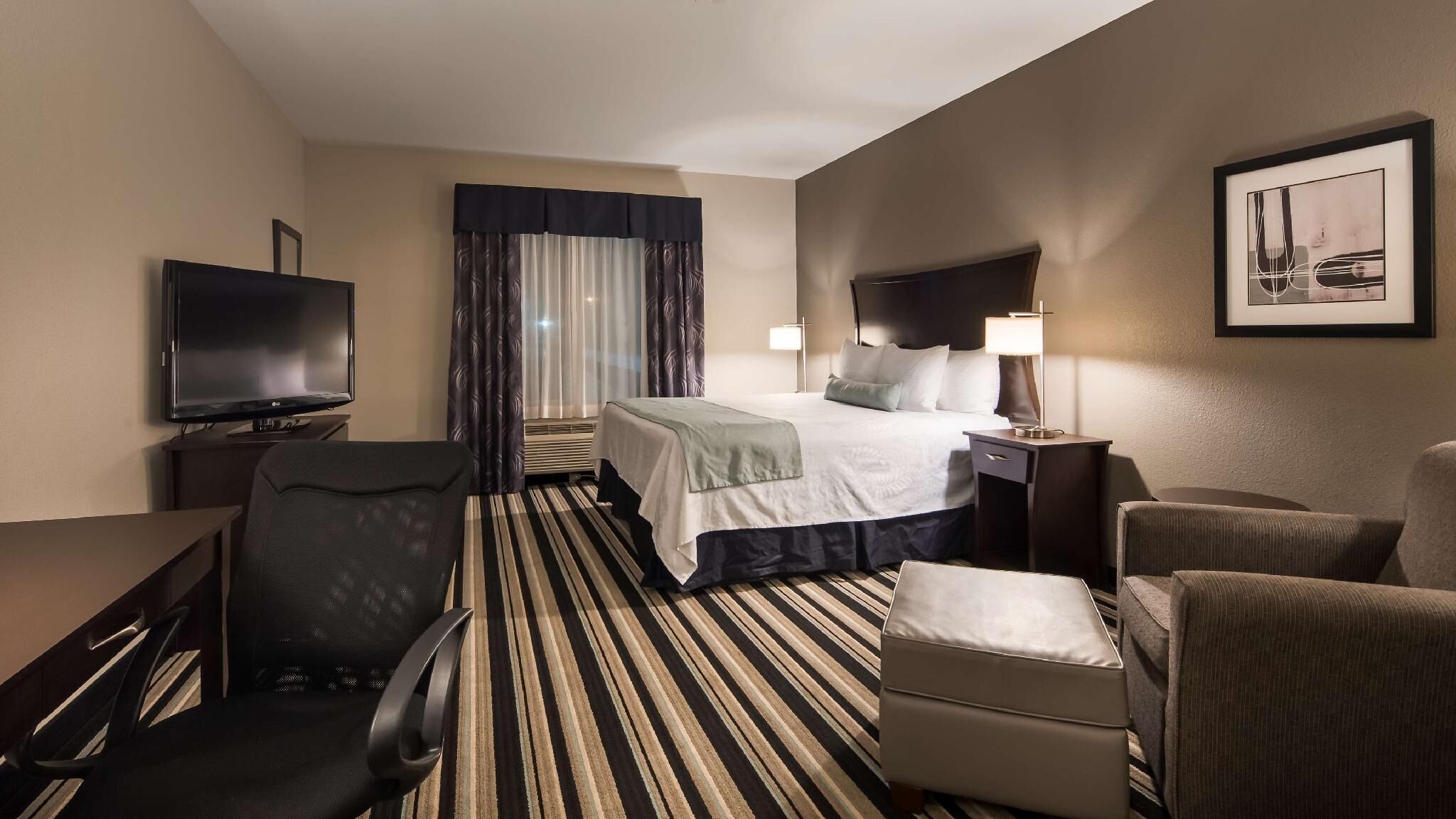 Sengetøy av topp kvalitet, senger med overmadrass og skrivebord