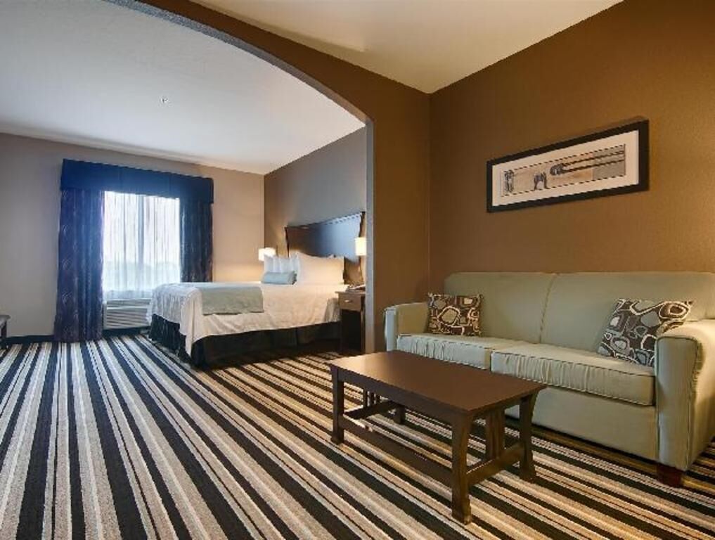 Premium bedding, pillowtop beds, desk, laptop workspace