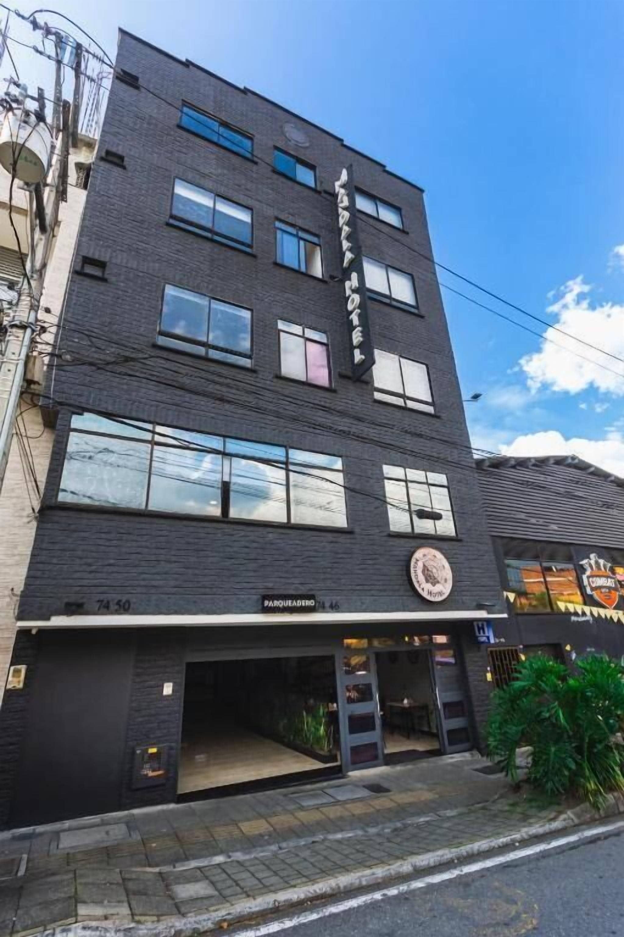 Fachada de la propiedad