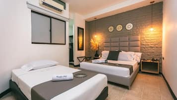 Minibar, decoración personalizada, wifi gratis y ropa de cama