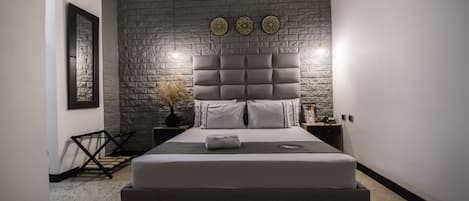 Minibar, decoración personalizada, wifi gratis y ropa de cama