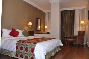 Tallelokero huoneessa, työpöytä, silitysrauta/-lauta, ilmainen Wi-Fi