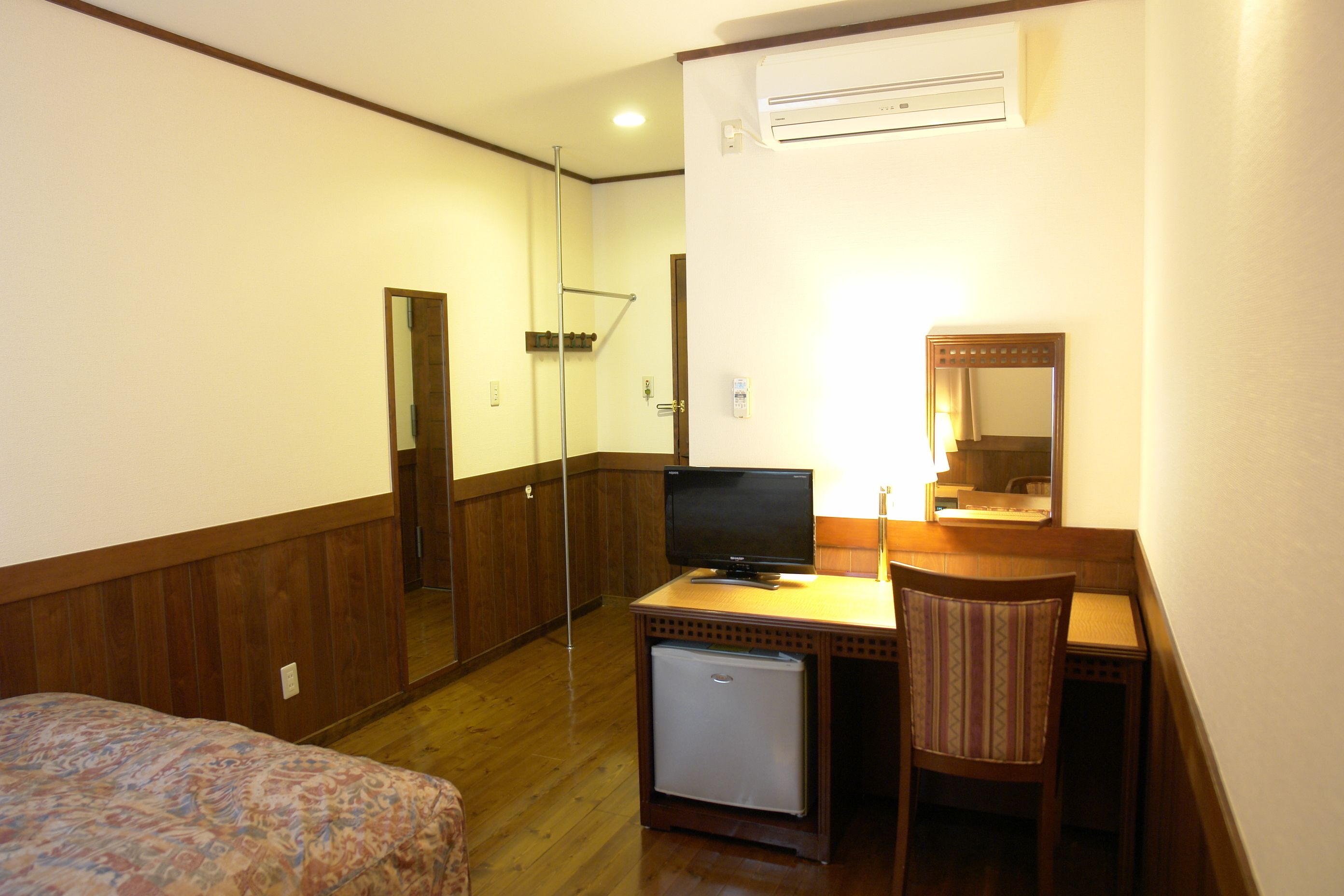 double room | bathroom | combined shower/bathtub, free toiletries, hair dryer, slippers