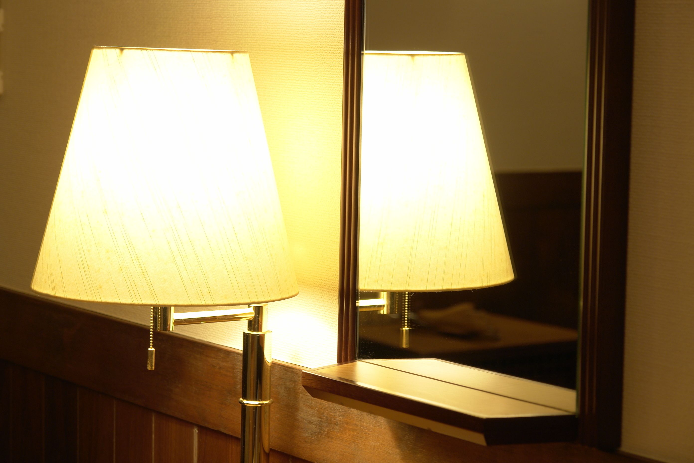 deluxe twin room | in-room safe, desk, rollaway beds, free wifi