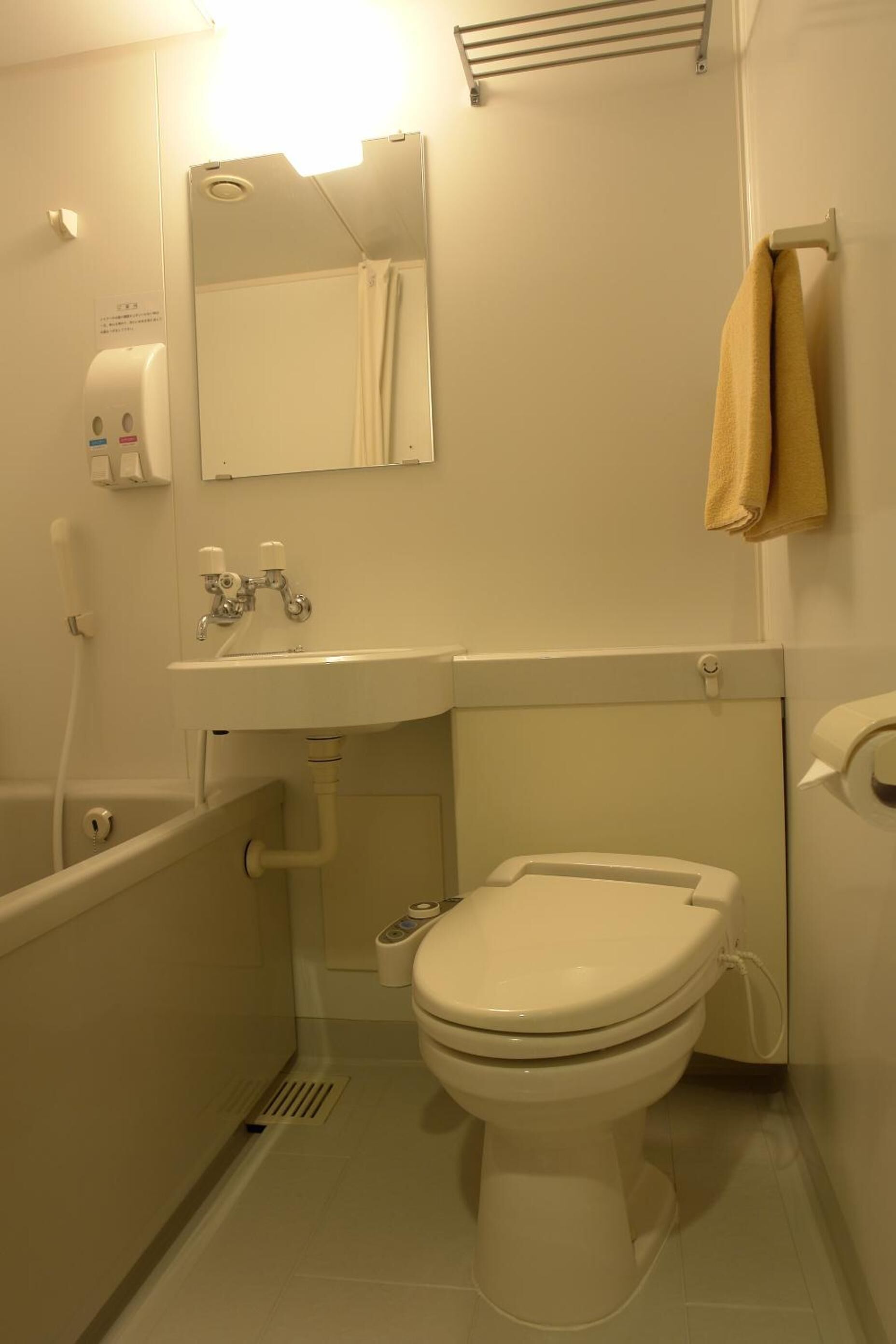 combined shower/bathtub, free toiletries, hair dryer, slippers