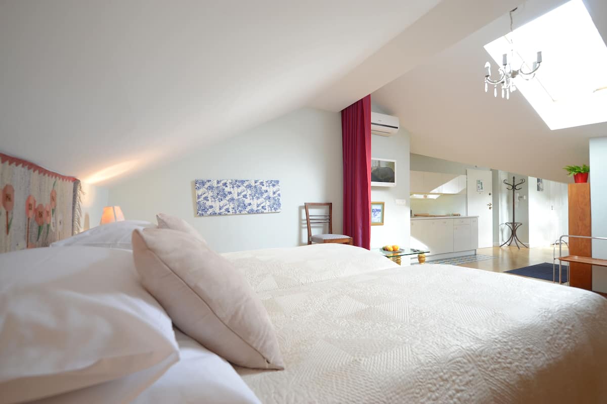 1 Schlafzimmer, Pillowtop-Betten, Zimmersafe, Schreibtisch