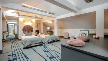 Family Apartment | 1 bedroom, desk, laptop workspace, blackout drapes
