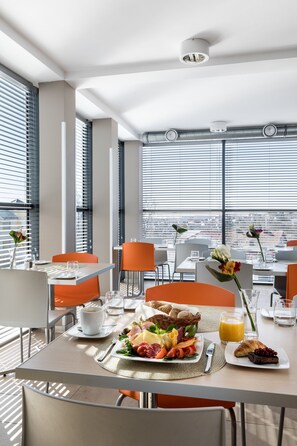 Päivittäinen buffetaamiainen (50 PLN per henkilö)