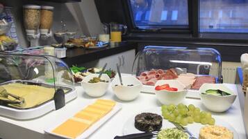 Free buffet breakfast