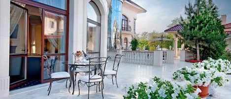 Phòng Suite Royal | Hiên