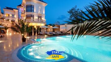 Vista frontal de la propiedad