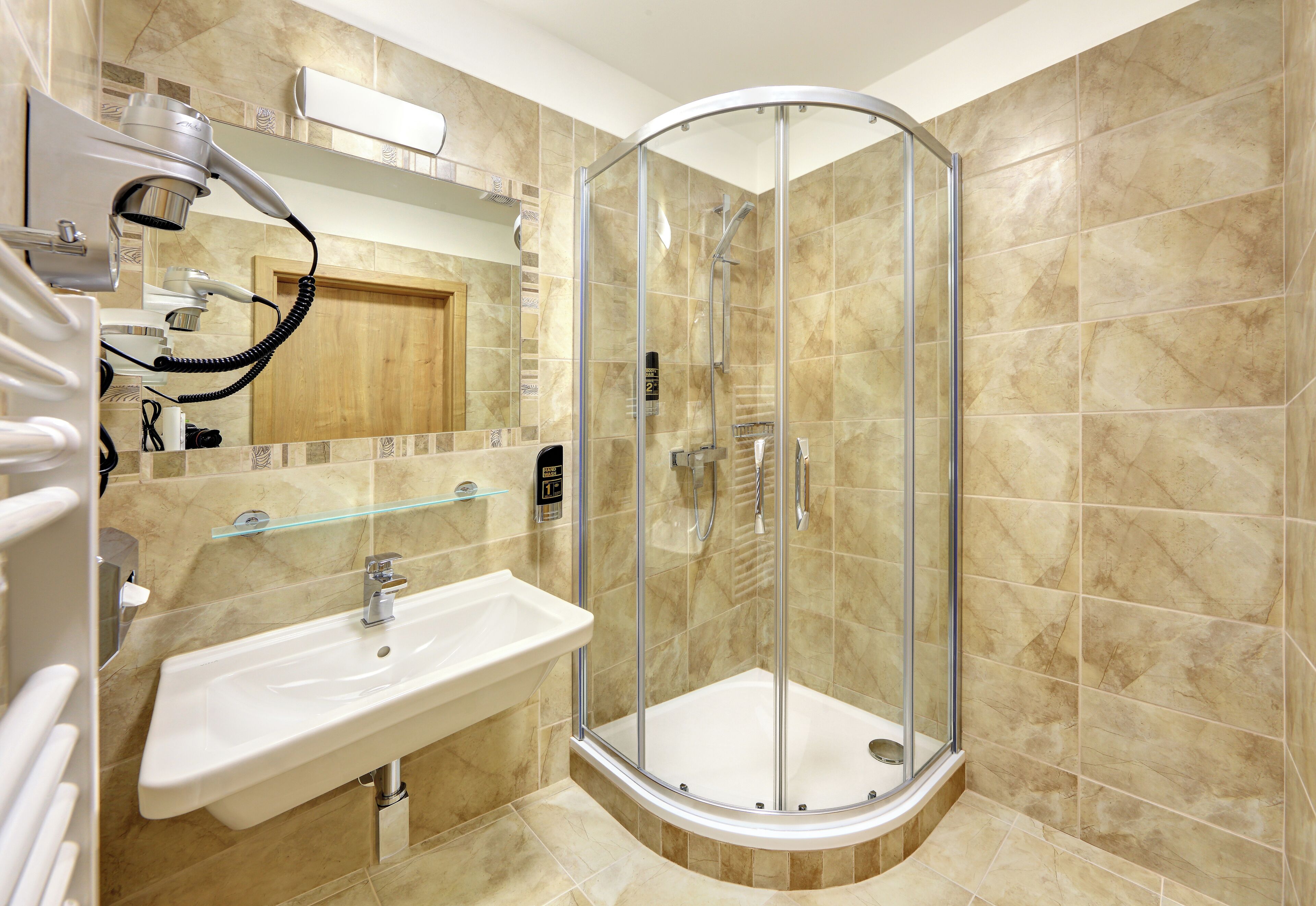 Comfort Quadruple Room | Bathroom | Shower, free toiletries, hair dryer, towels