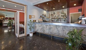 Bar (en el alojamiento)