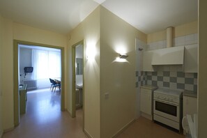 Full-sized fridge, microwave, stovetop, coffee/tea maker