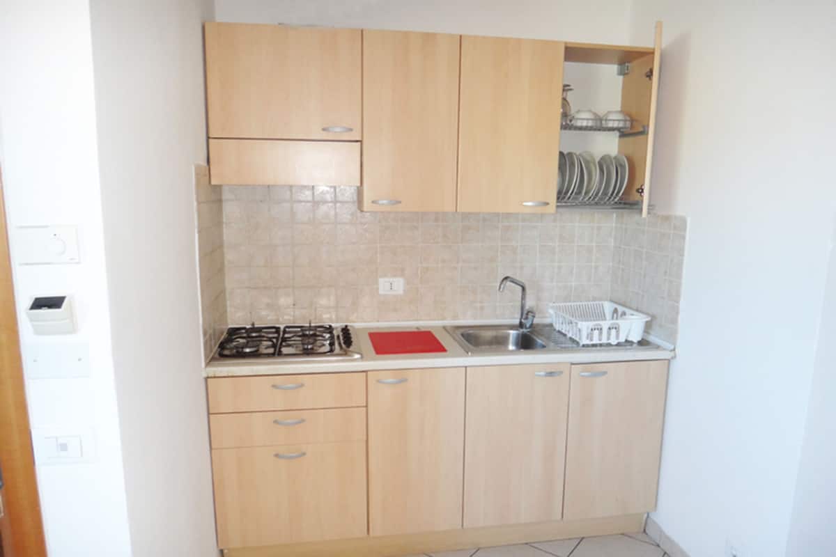 Full-sized fridge, microwave, stovetop, coffee/tea maker
