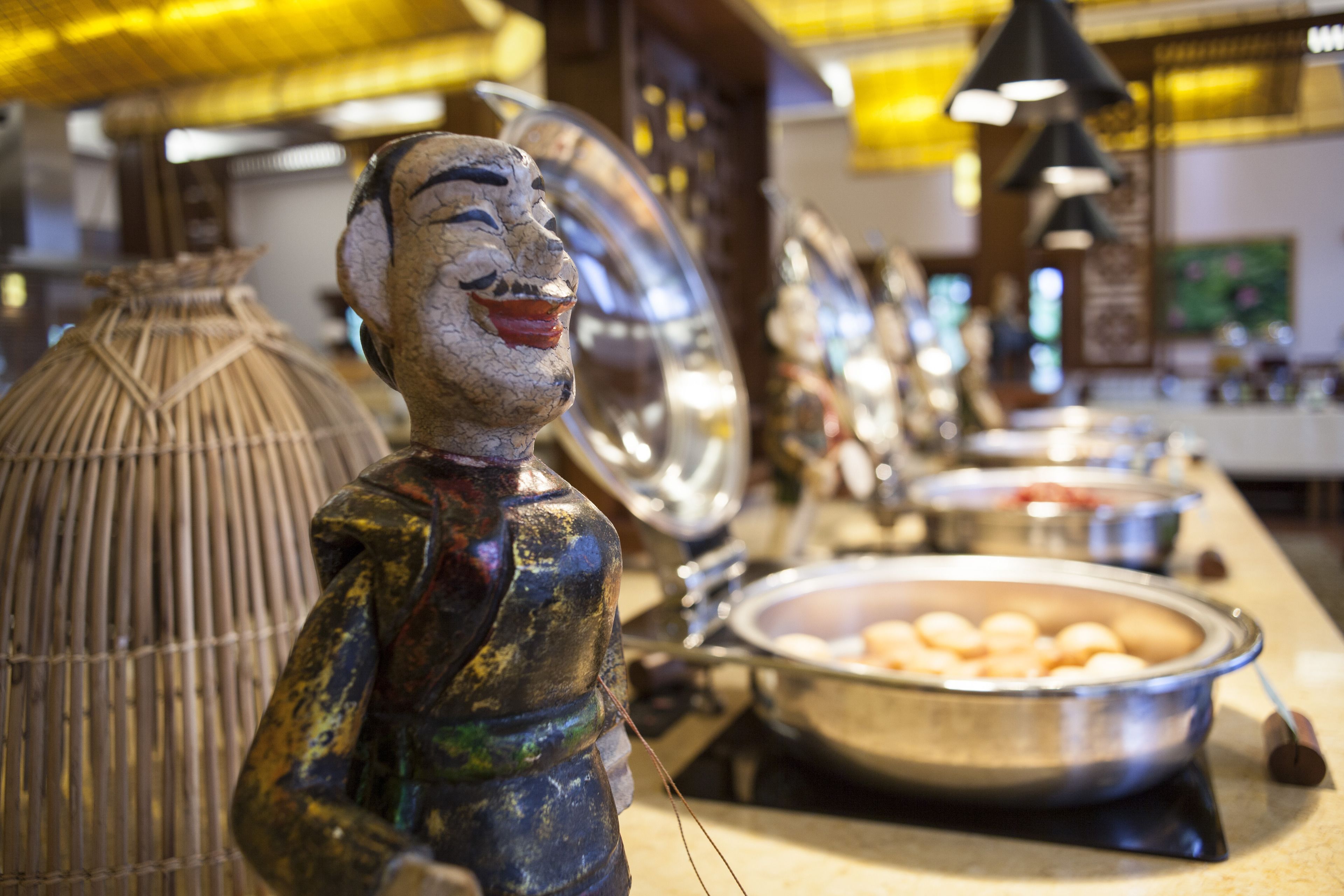 每日供应自助式早餐（每人 USD 20）