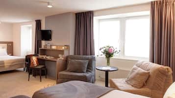 Familiesuite - byudsigt | Premium-sengetøj, pengeskab på værelset, skrivebord