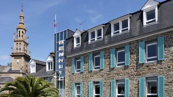 Façade de lâhĂ©bergement - soirĂ©e/nuit