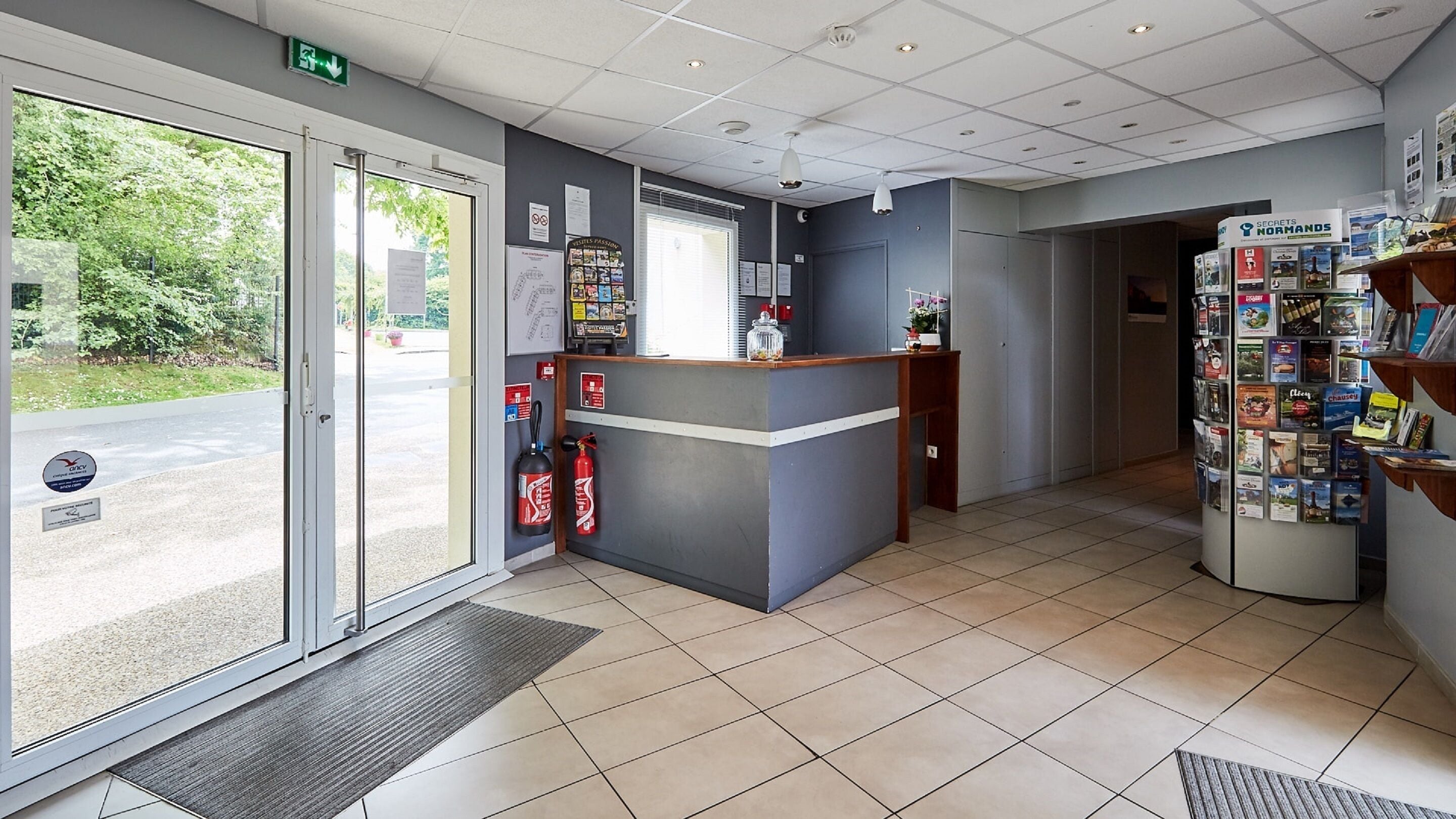 ฝ่ายต้อนรับ