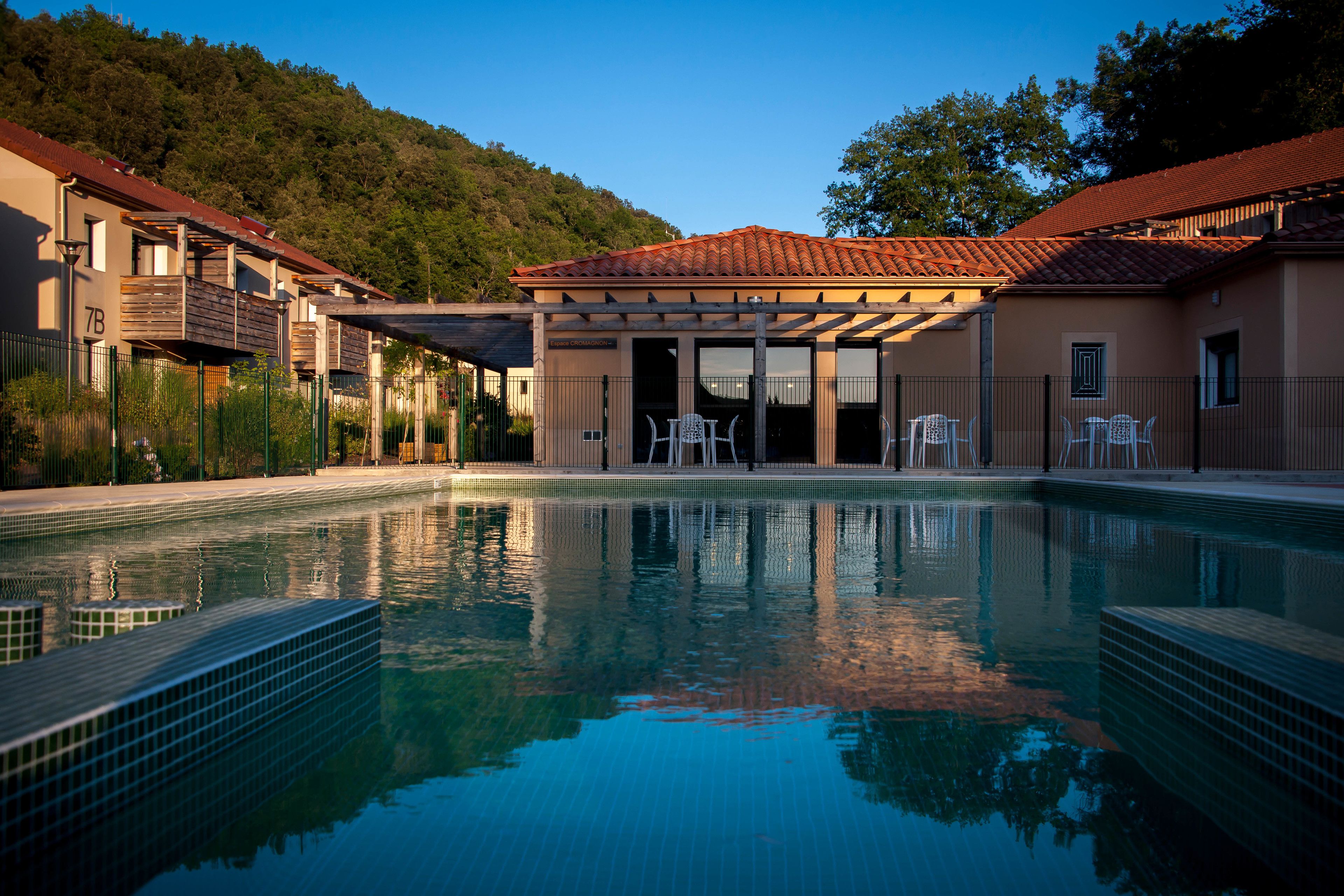 Een seizoensgebonden buitenzwembad