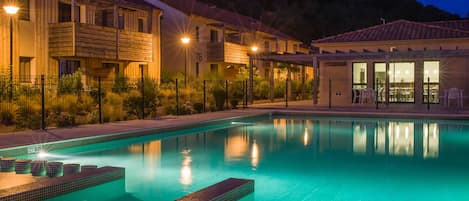 Seasonal outdoor pool