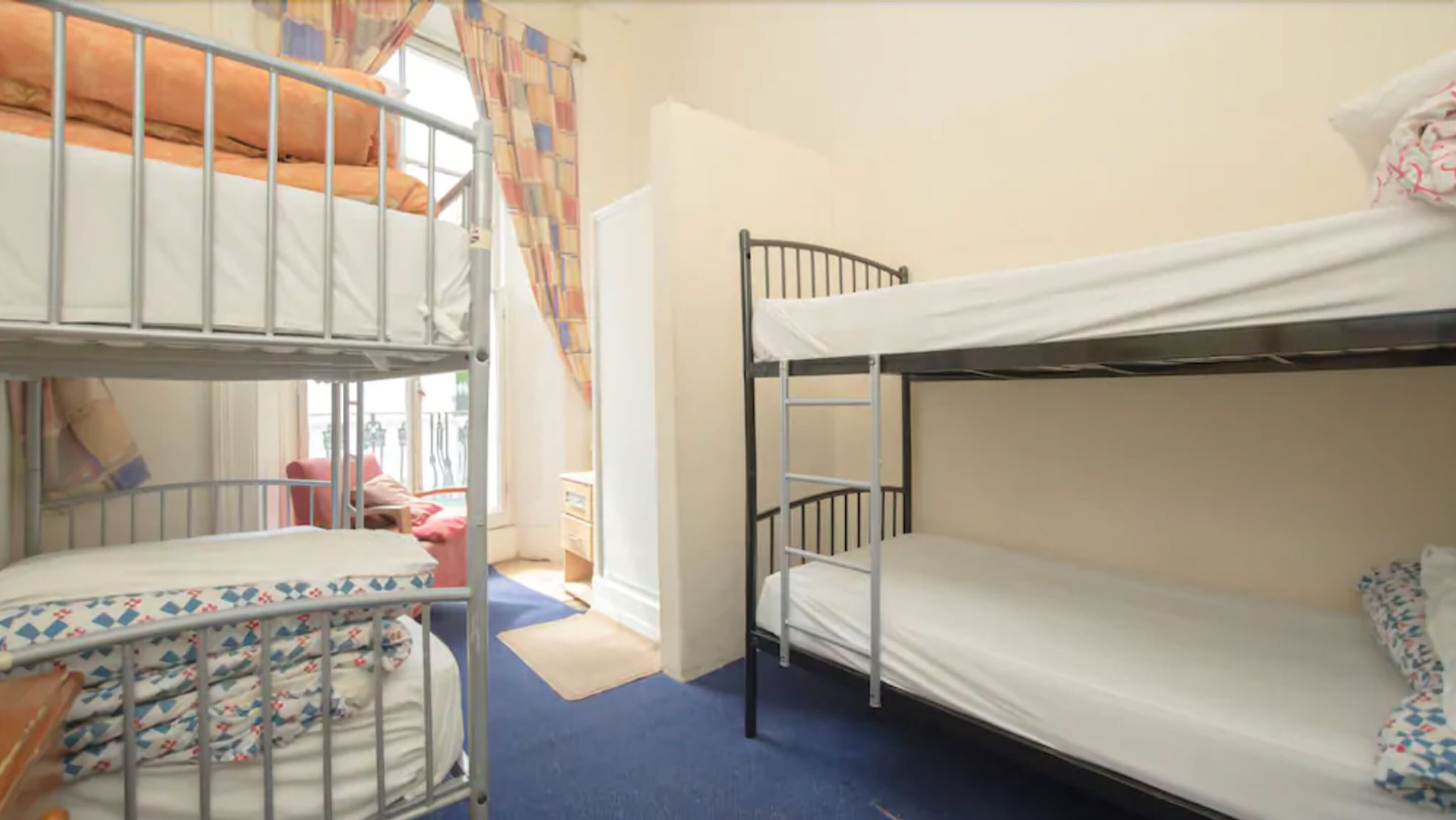 1 Bed in 4 Bed Mixed Dormitory | Bed sheets