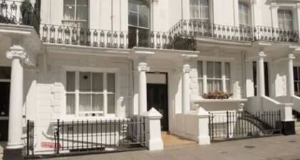 Central Hotel - Hostel