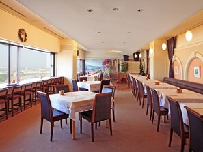 Tägliches Frühstücksbuffet gegen Gebühr