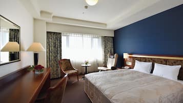 Superior Double Room, Non Smoking | Desk, blackout curtains, soundproofing, free WiFi