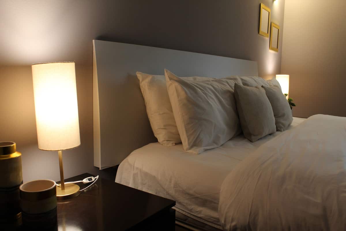 Caja de seguridad en la habitación y escritorio