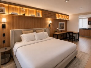 Deluxe Room | In-room safe, desk, iron/ironing board, free WiFi