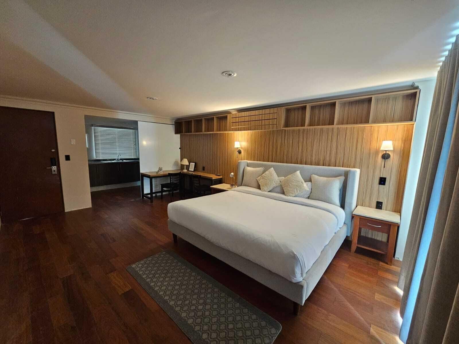 Habitación Deluxe | Caja de seguridad en la habitación y escritorio 