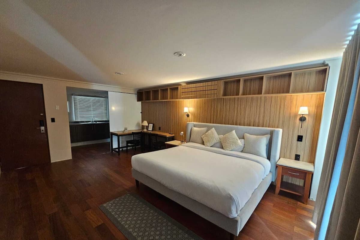 Habitación Deluxe | Caja de seguridad en la habitación y escritorio