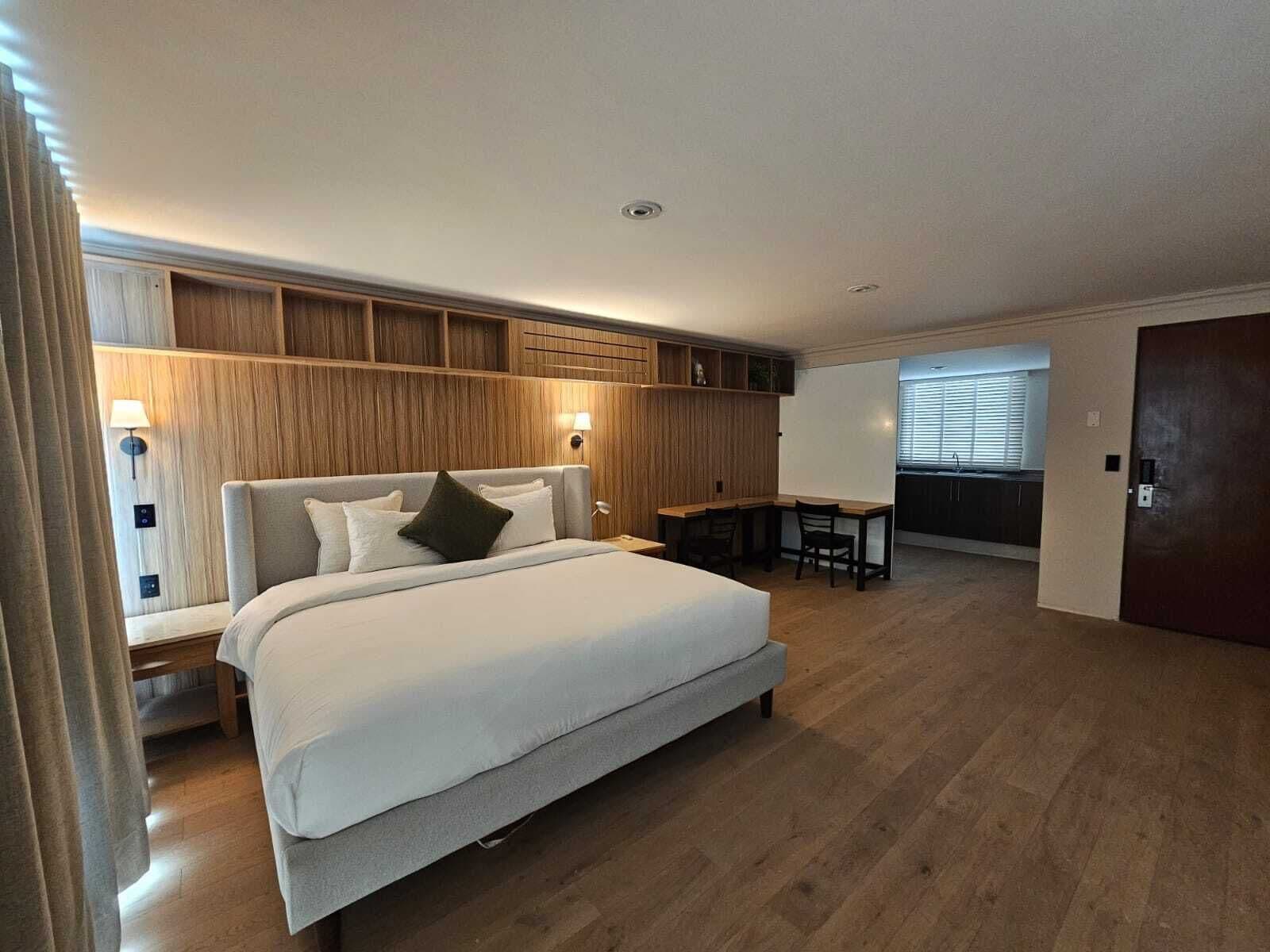 Deluxe Room | In-room safe, desk, iron/ironing board, free WiFi