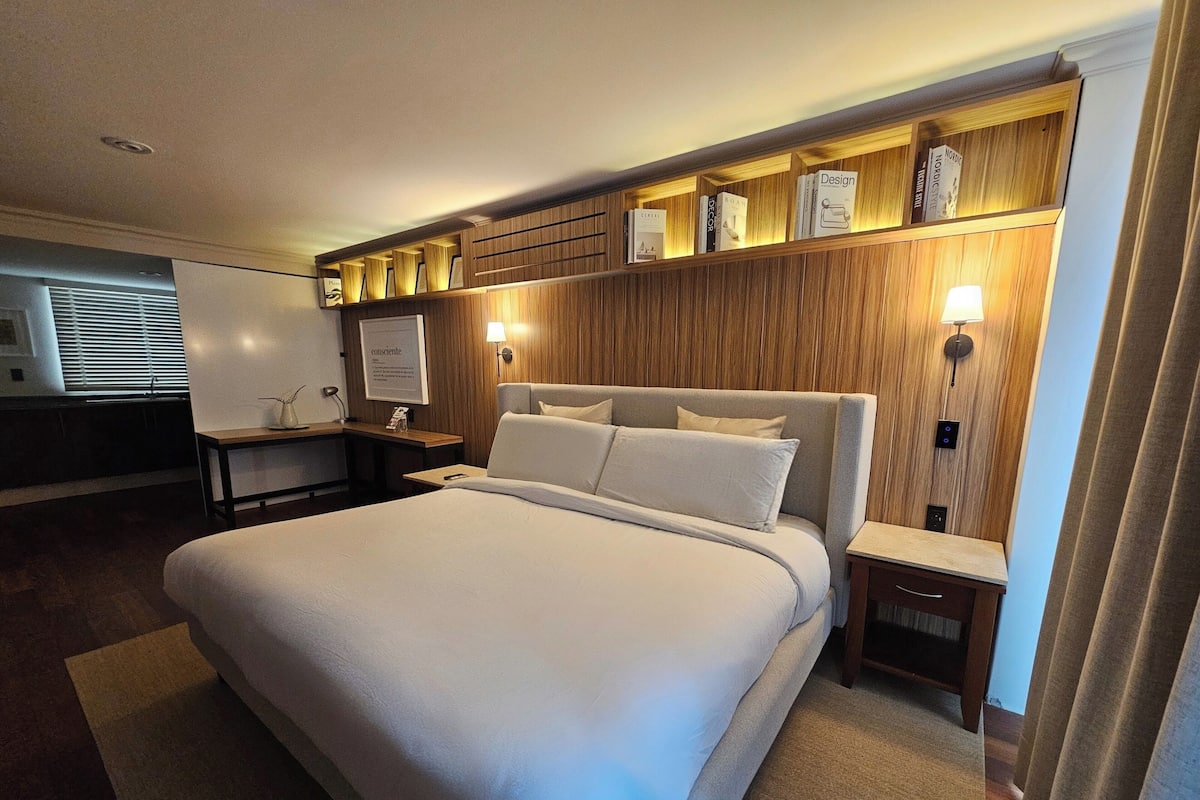 Deluxe Room | In-room safe, desk, iron/ironing board, free WiFi