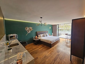 In-room safe, desk, iron/ironing board, free WiFi